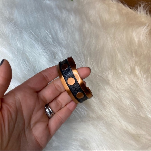 Vintage Copper Bell Marked Black & Copper Modern Textured Bangle Bracelet - Picture 4 of 9